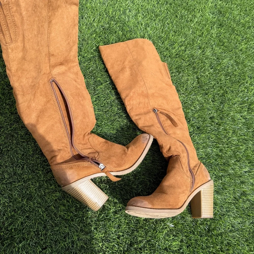 Dolce Vita Women's Tan Knee-High Boots